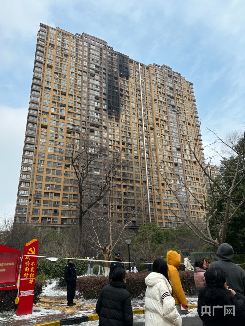 南京市雨花台区火灾事故 已致15死44伤
